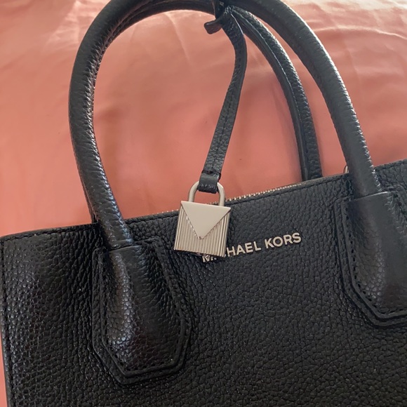 Michael Kors - Picture 2 of 8